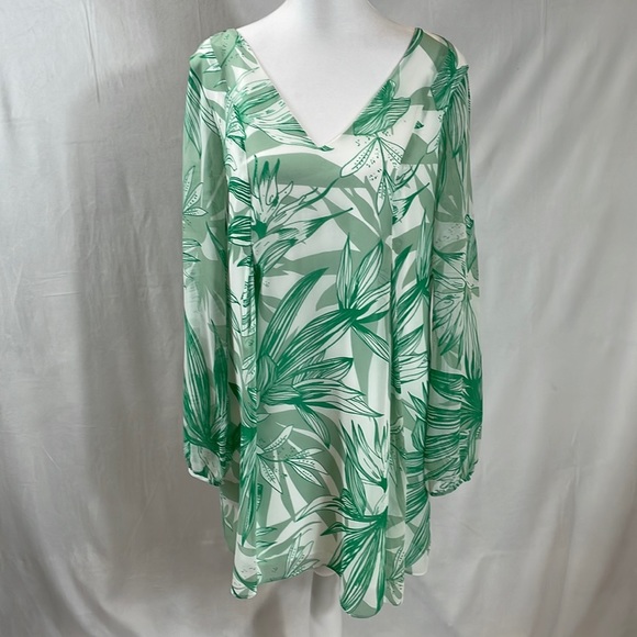 BCBGeneration Dresses & Skirts - BCBG Dress Size XS Green and White Floral Print